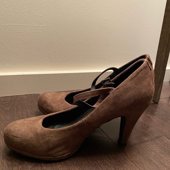 Brown Suede heels - Picture 2 of 3